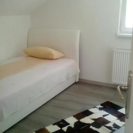 Guest house Seasons Hotonj
